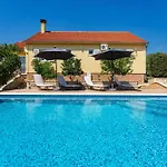 Prázdninový dům My Dalmatia - Sucic With Private Pool And Mountain View Obrovac