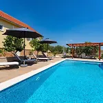 My Dalmatia - Sucic With Private Pool And Mountain View Prázdninový dům Obrovac