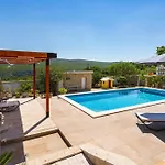 My Dalmatia - Sucic With Private Pool And Mountain View Prázdninový dům *