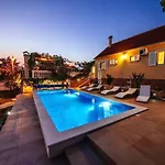 My Dalmatia - Sucic With Private Pool And Mountain View Prázdninový dům Obrovac