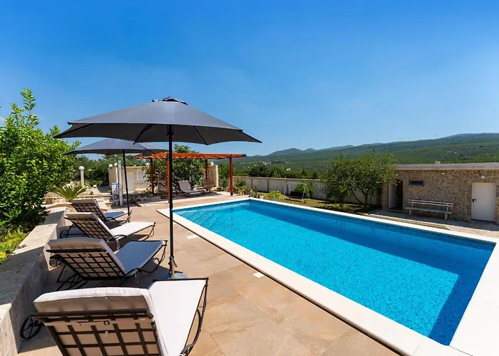 My Dalmatia - Sucic With Private Pool And Mountain View *