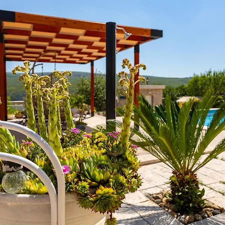 My Dalmatia - Sucic With Private Pool And Mountain View Obrovac
