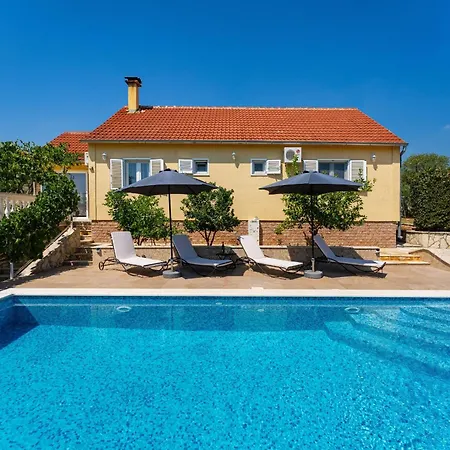 Dom wakacyjny My Dalmatia - Sucic With Private Pool And Mountain View