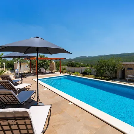 My Dalmatia - Sucic With Private Pool And Mountain View *