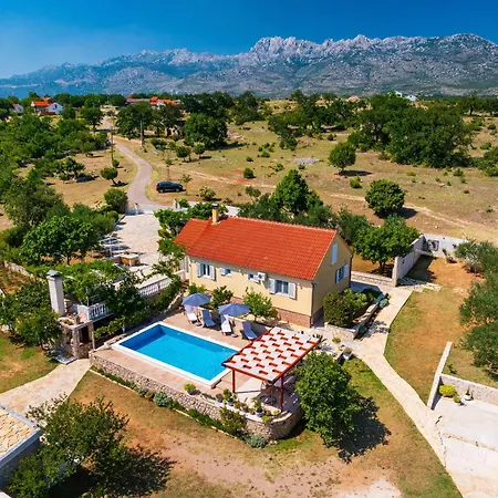 Dom wakacyjny My Dalmatia - Sucic With Private Pool And Mountain View Obrovac