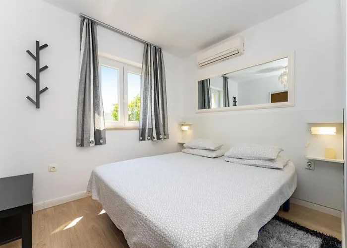 My Dalmatia - Sucic With Private Pool And Mountain View