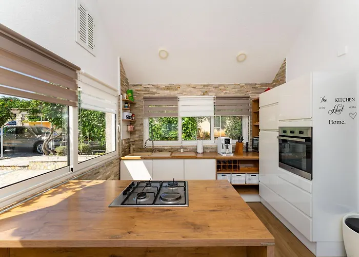 My Dalmatia - Sucic With Private Pool And Mountain View Obrovac