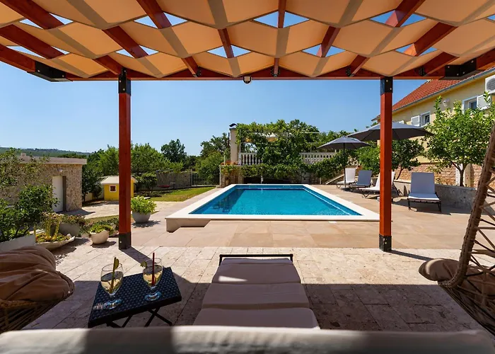 My Dalmatia - Sucic With Private Pool And Mountain View Obrovac