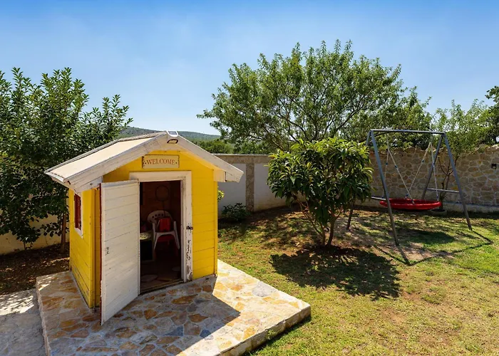 My Dalmatia - Sucic With Private Pool And Mountain View *